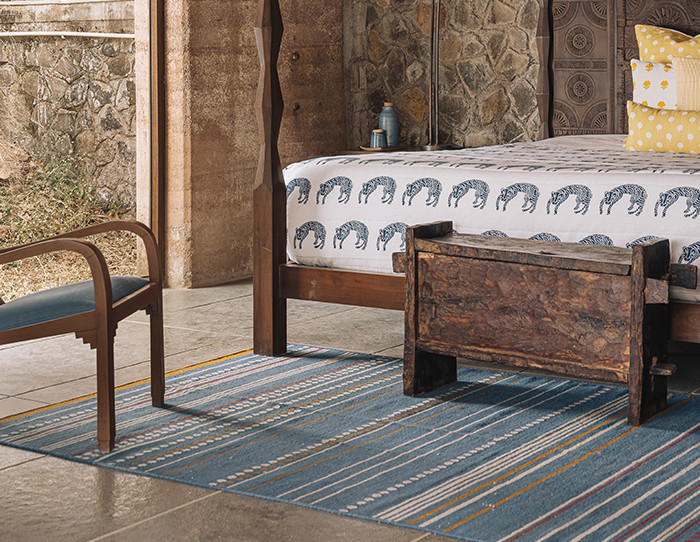 striped_rugs_for_bedroom